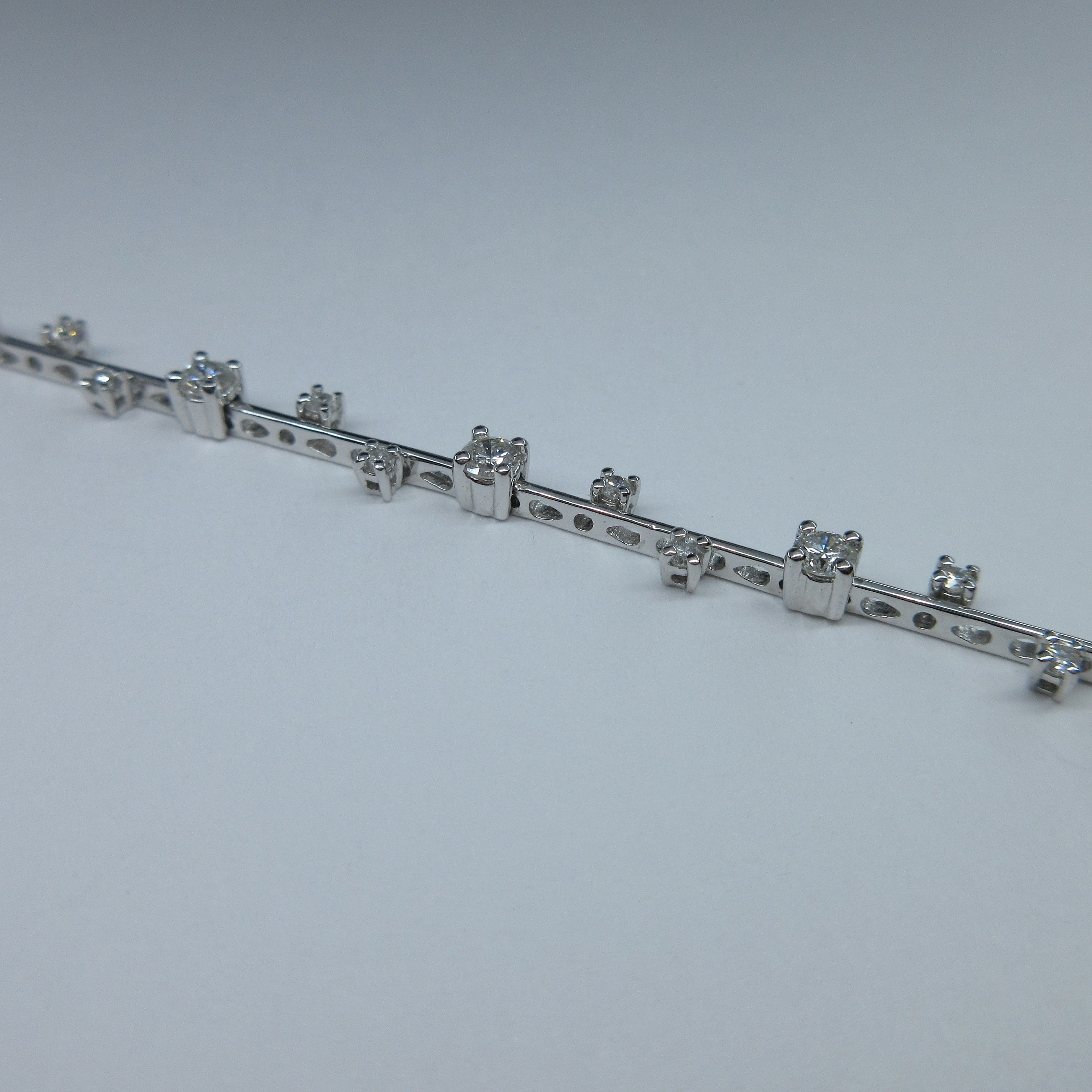 Ladies 18ct White Gold Diamond Bracelet