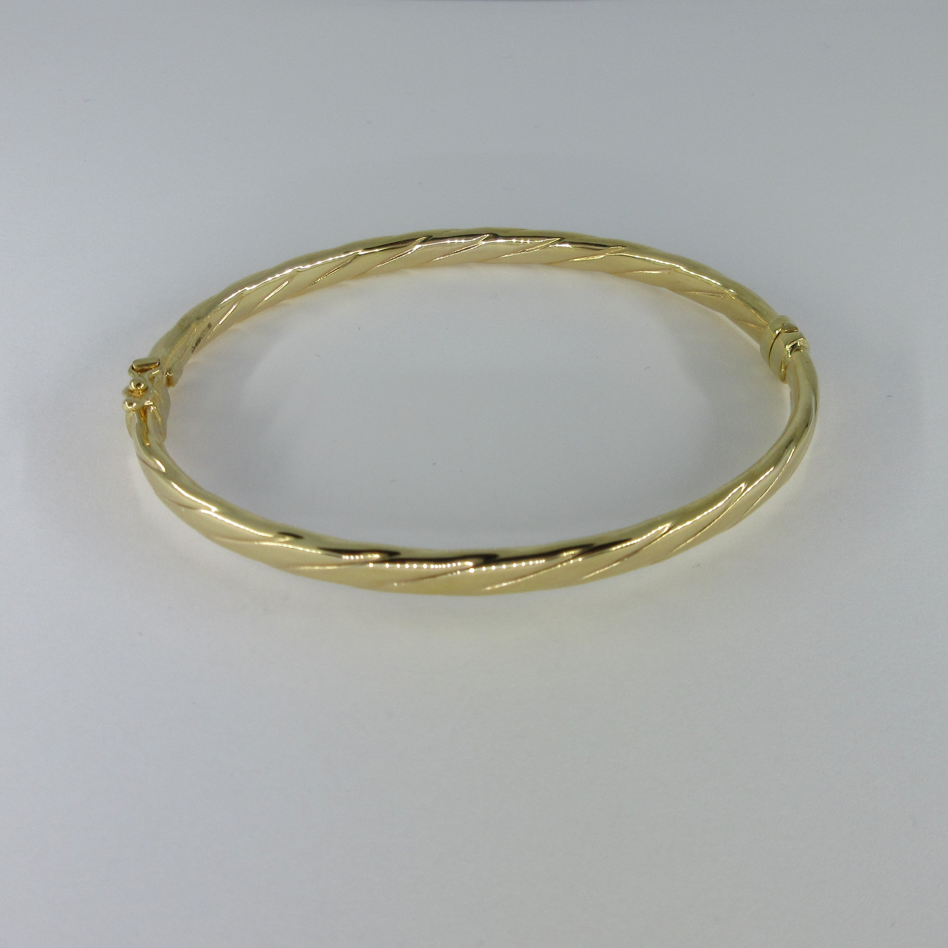 Ladies 9ct Yellow Gold Bangle