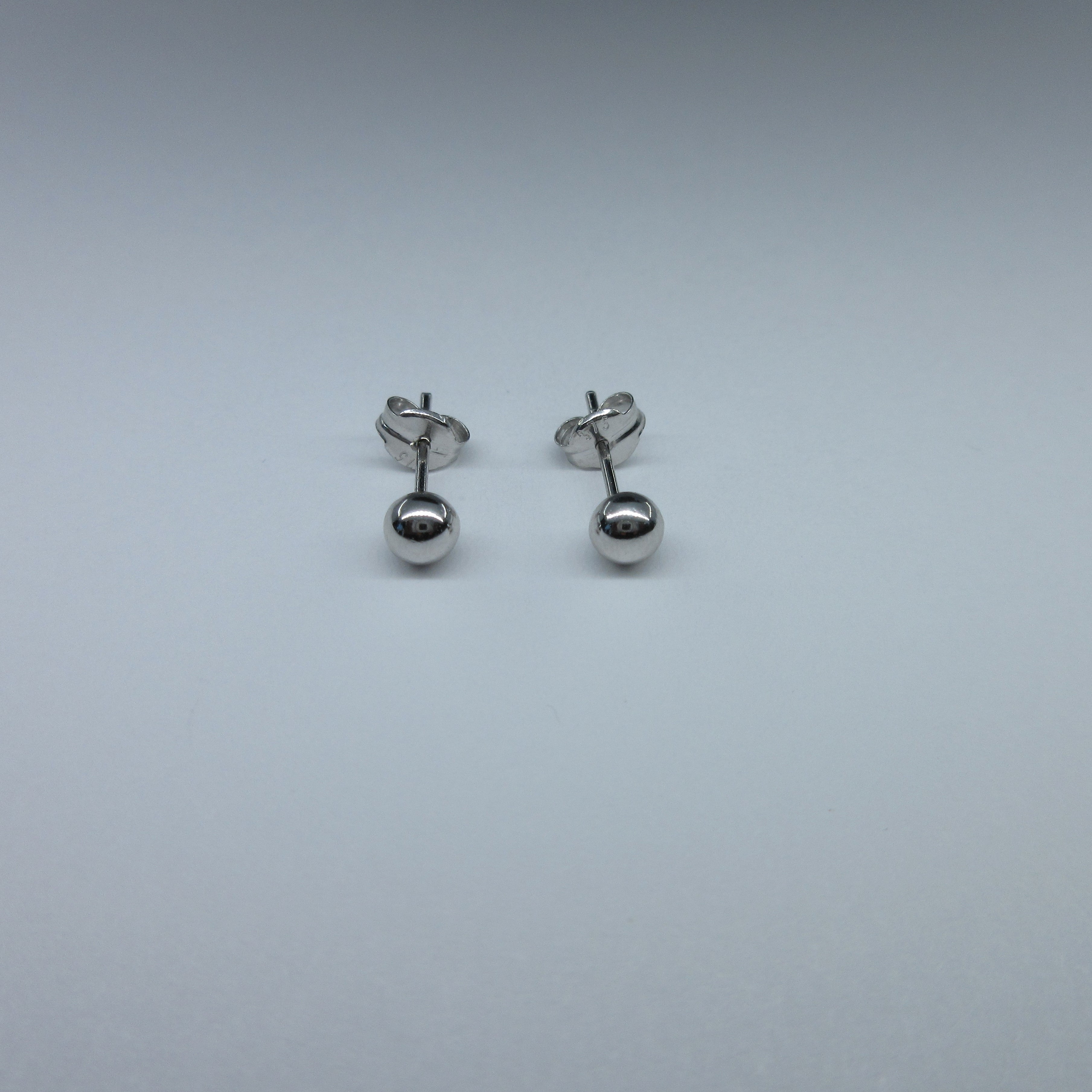 9ct White Gold Ball Stud Earrings