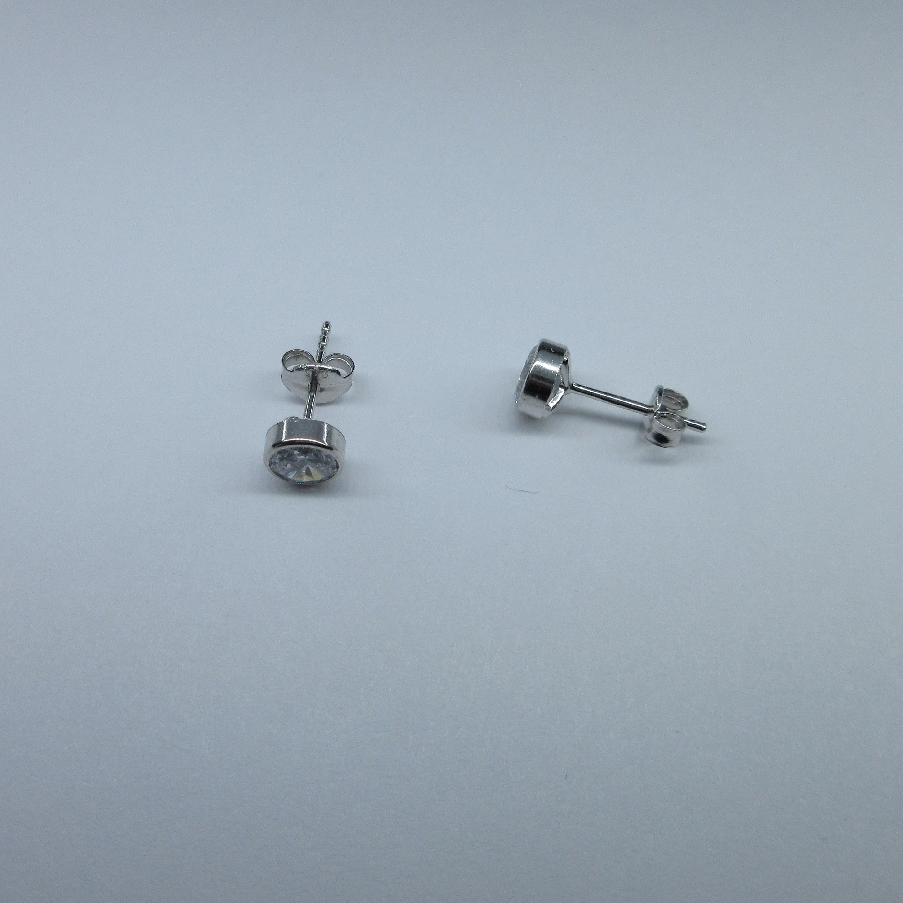 9ct White Gold C/Z Stud Earrings