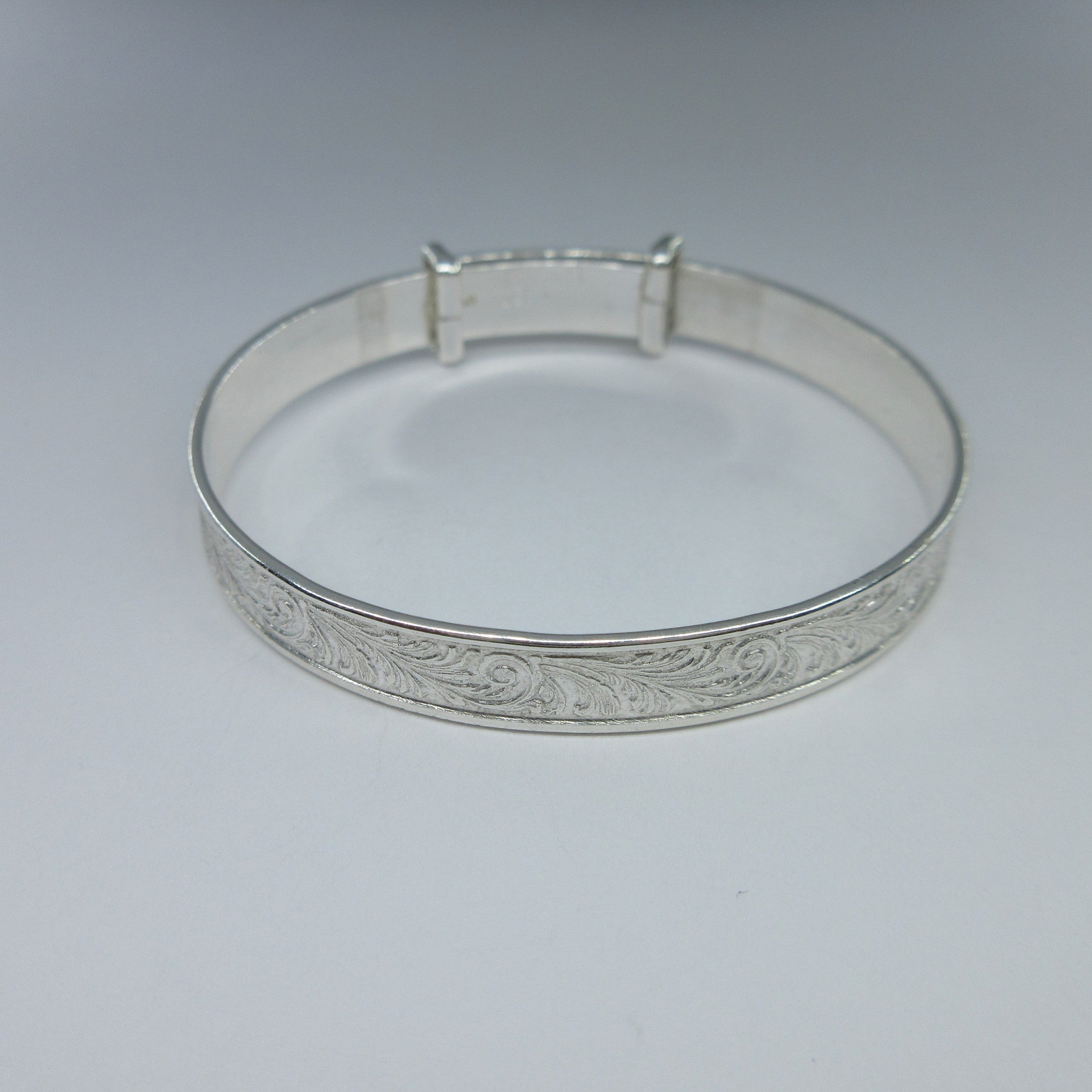 Babies/Childs Silver Patterned Expanding Bangle