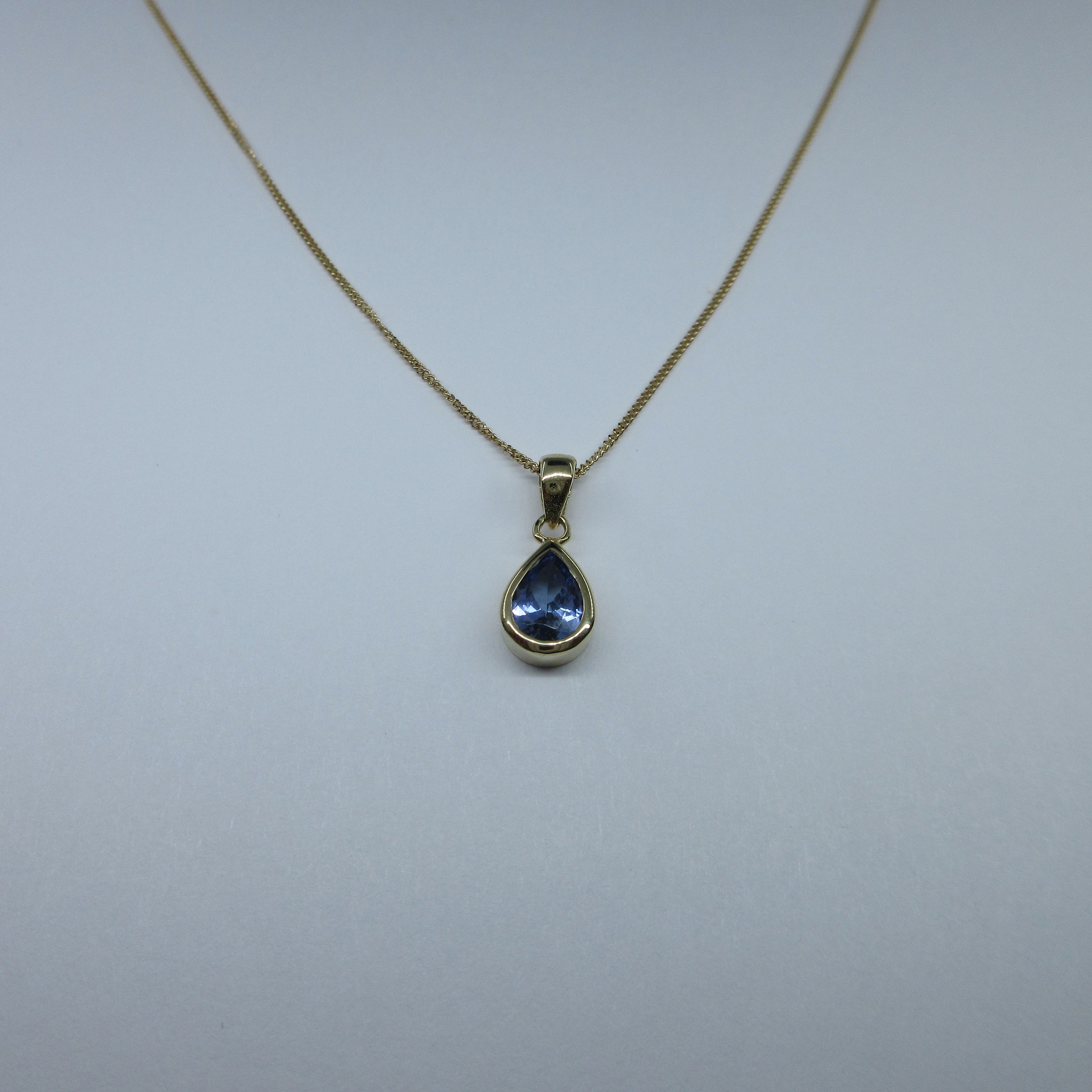 9ct Yellow Gold Tanzanite Necklace