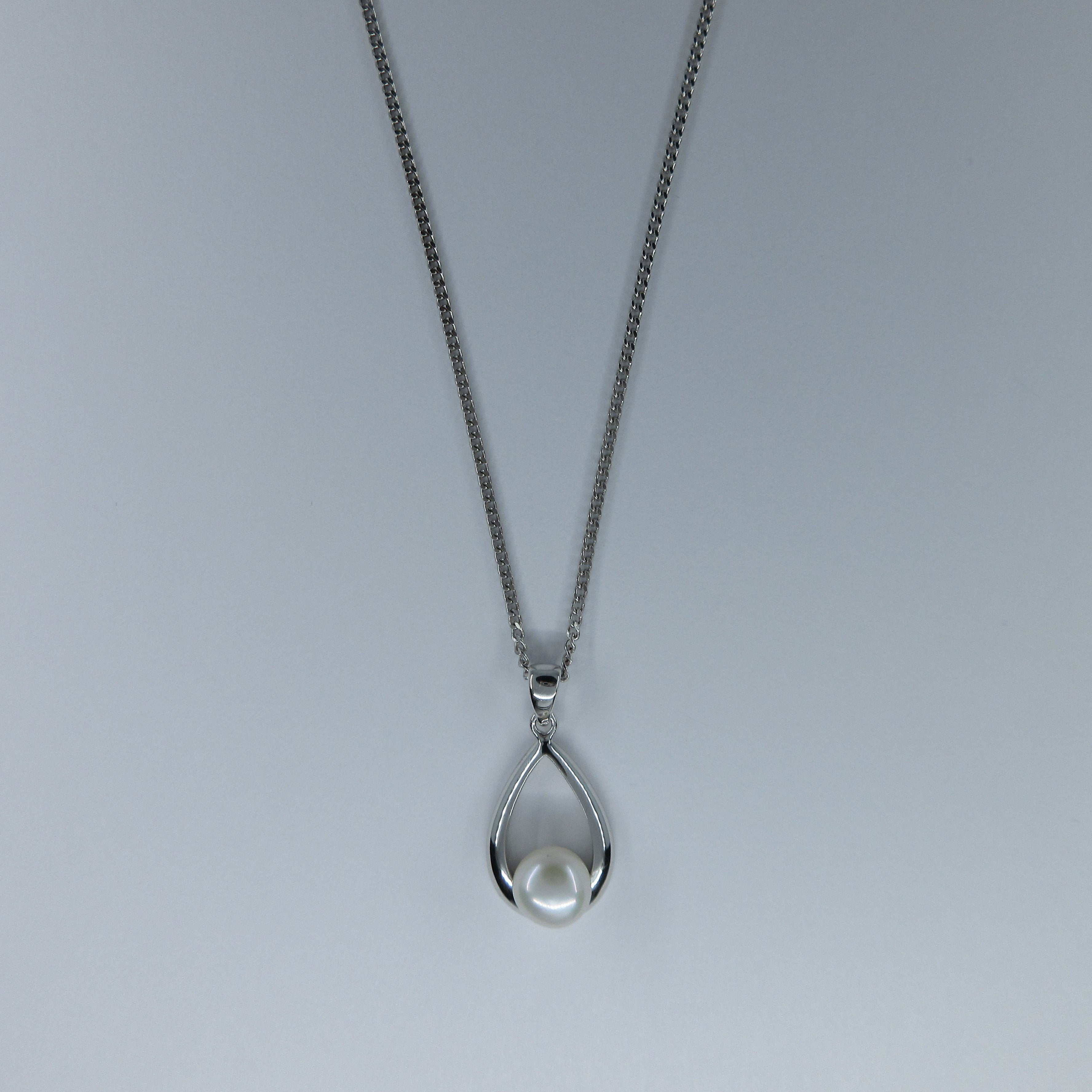 Silver White Pearl Necklace