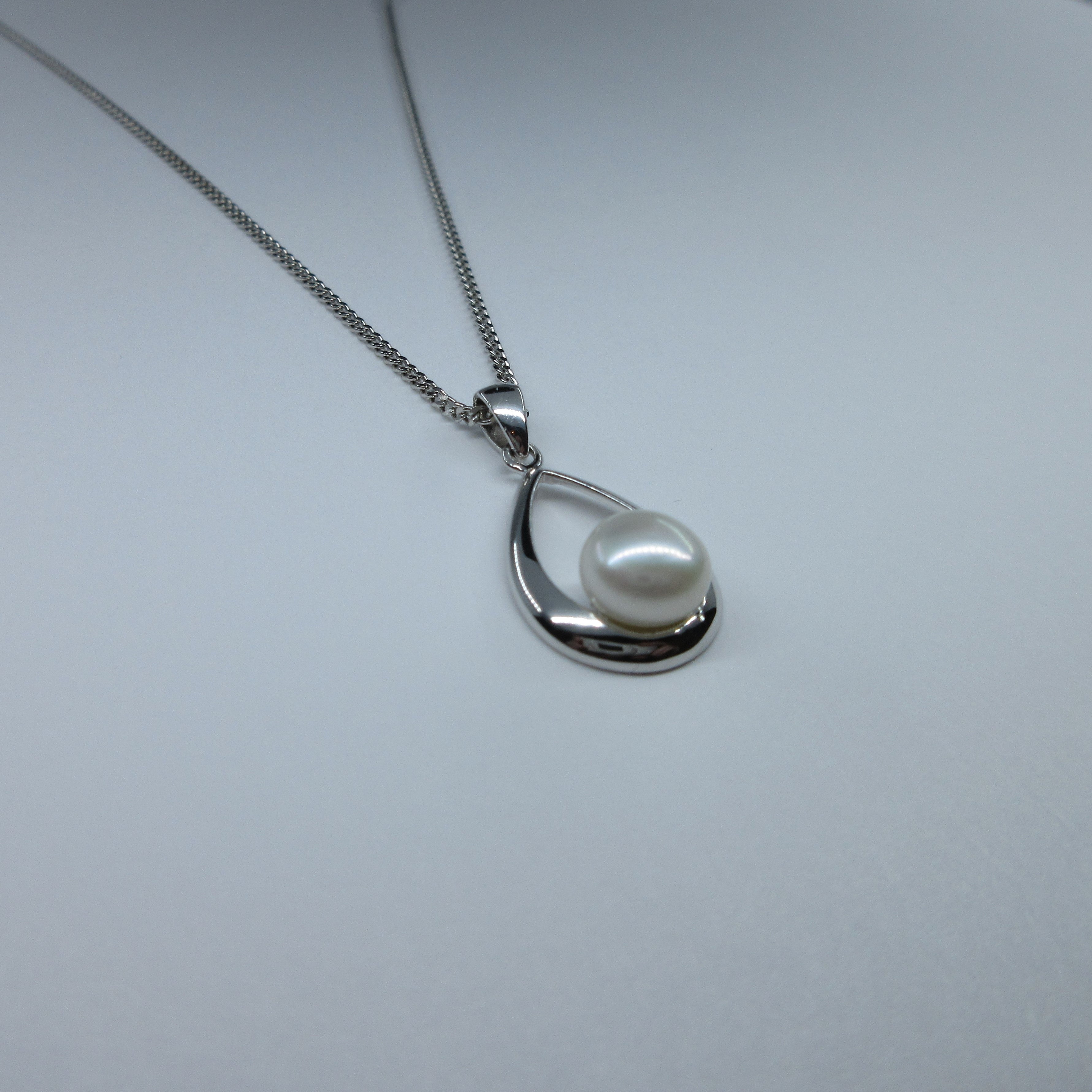 Silver White Pearl Necklace