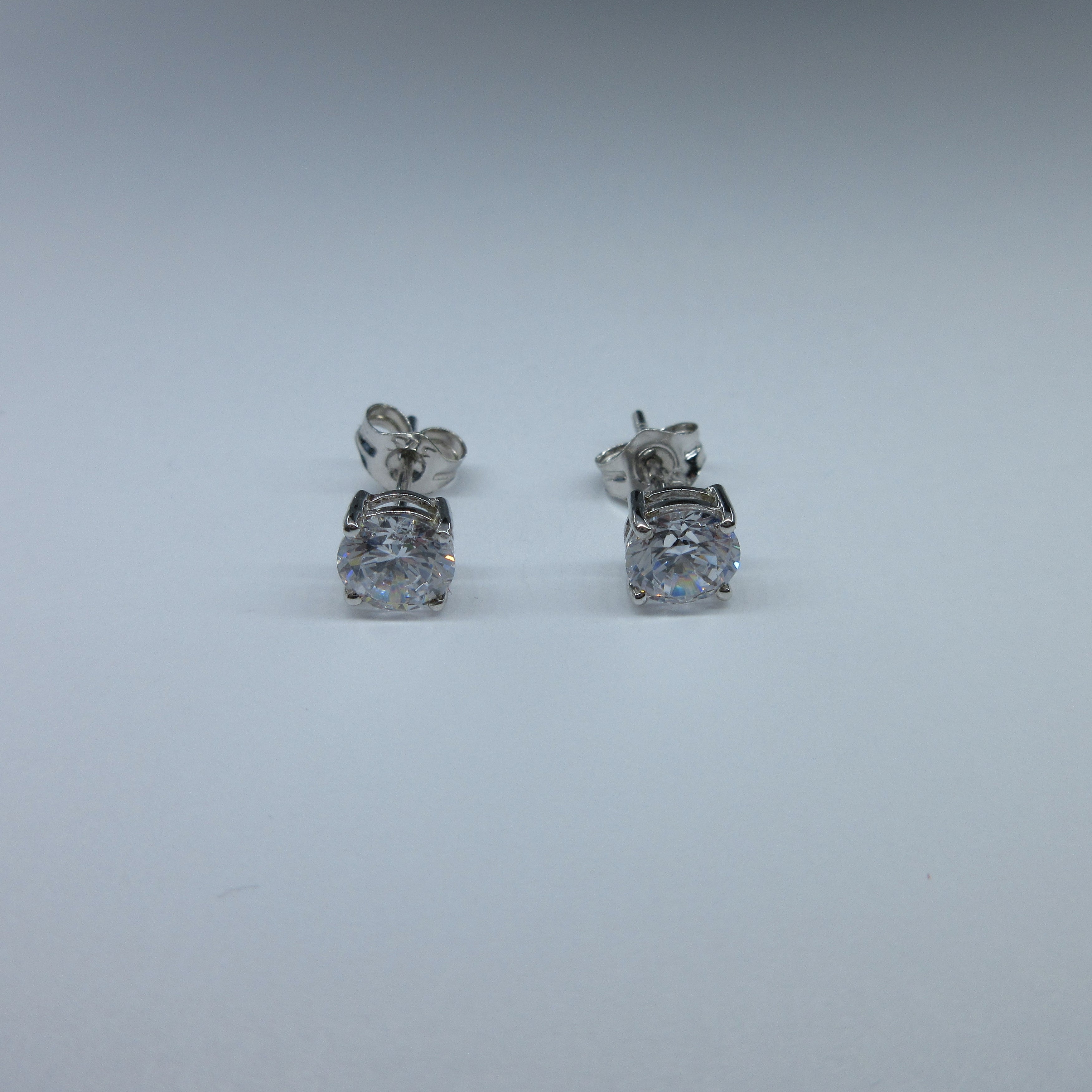 9ct White Gold C/Z Stud Earrings