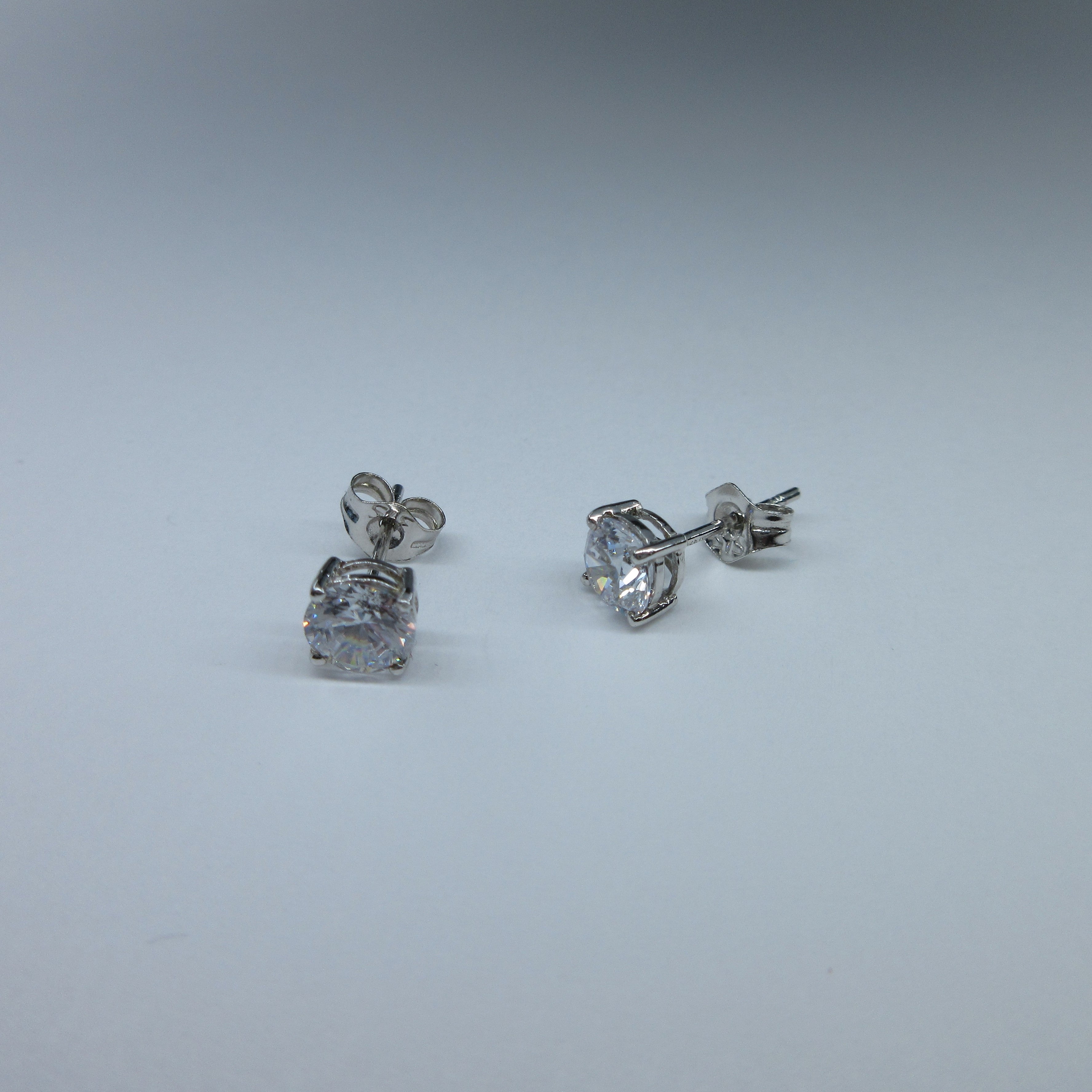 9ct White Gold C/Z Stud Earrings