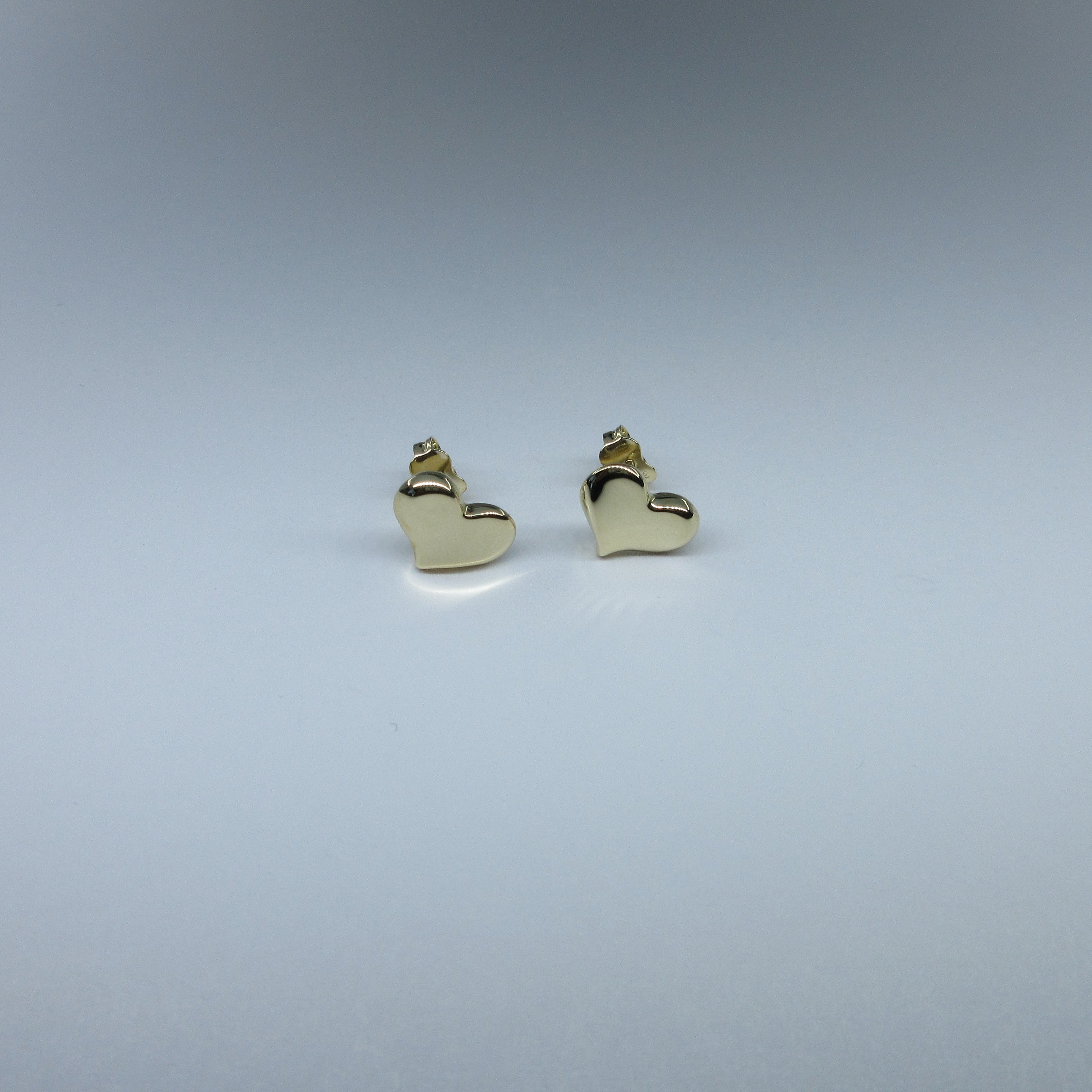 9ct Yellow Gold Heart Stud Earrings