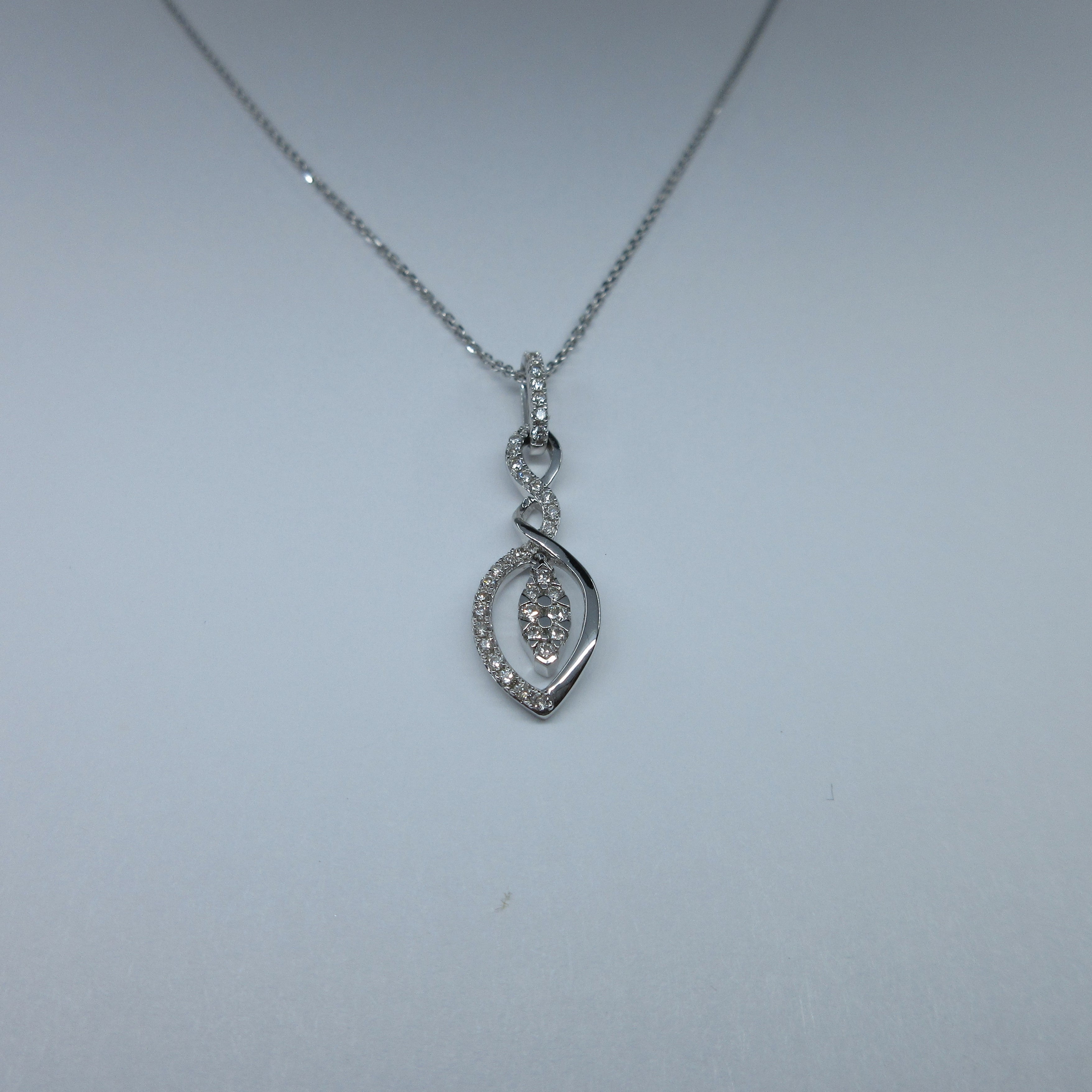 18ct White Gold Diamond Necklace