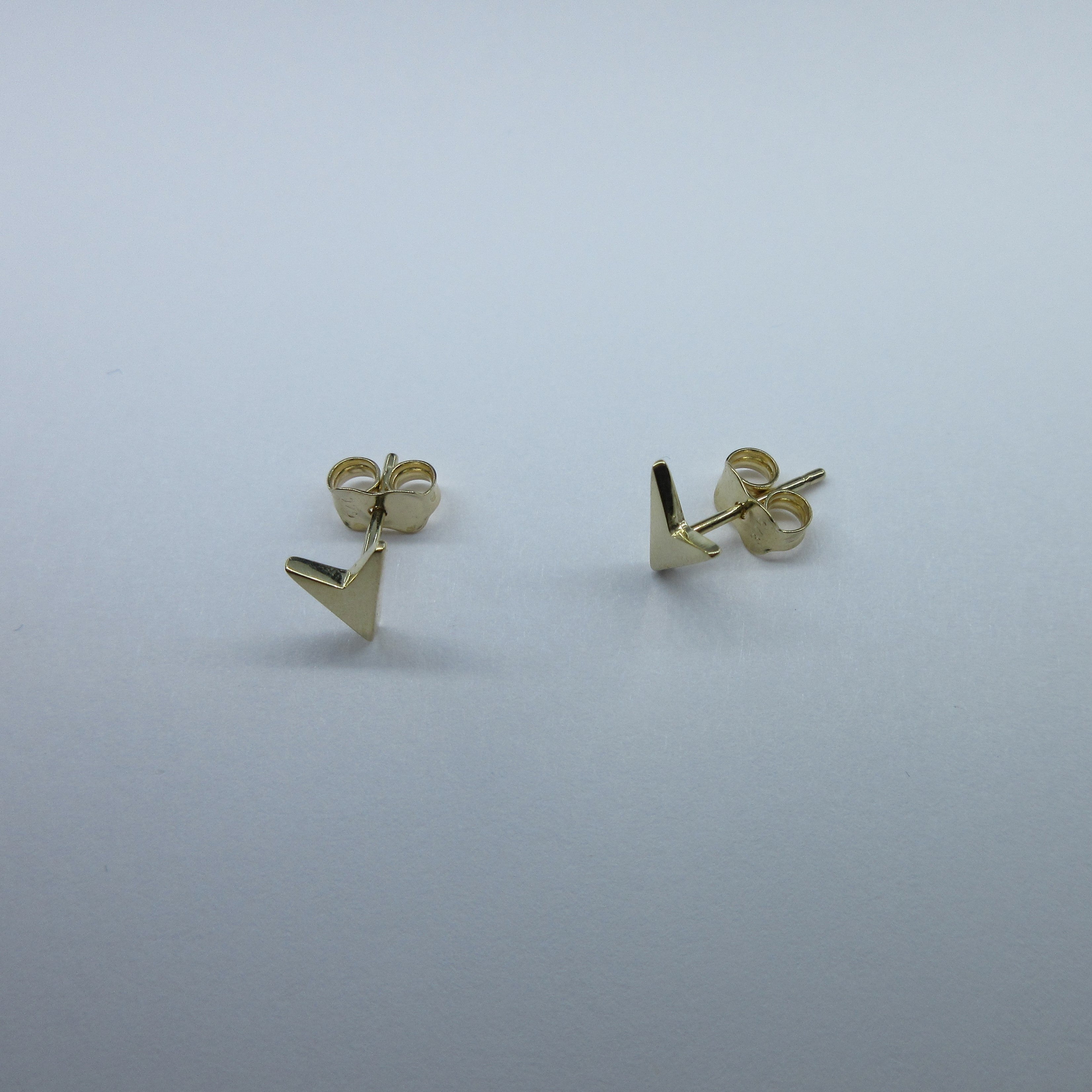 9ct Yellow Gold V-Shaped Stud Earrings